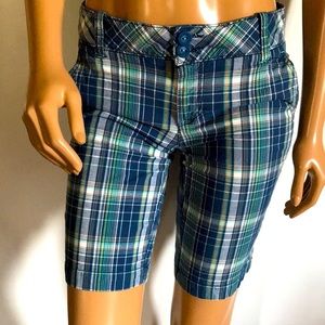 Bermuda shorts. Size 5.